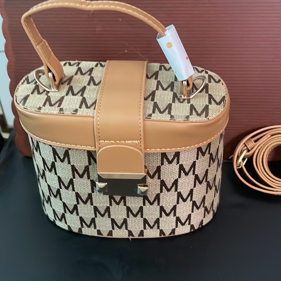 M mini bag w/ crossbody strap TAN - Picture 2 of 11